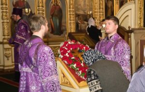 Крест на поклонении на Крестопоклонной